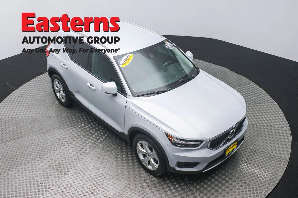 Used 2021 Silver Volvo Momentum image 3