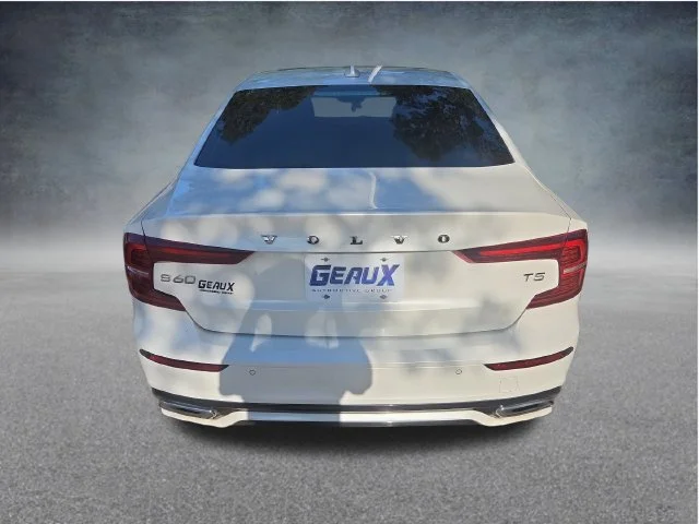 Used 2021 White Volvo T5 Momentum image 17