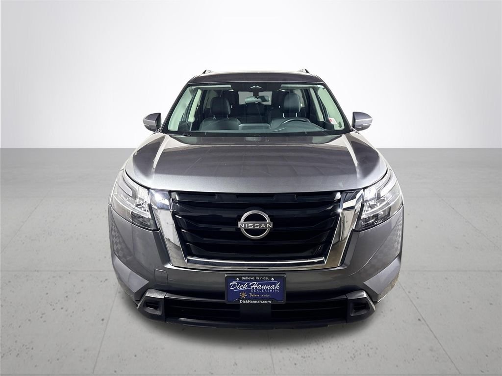 Used 2022 Gray Nissan SV image 3