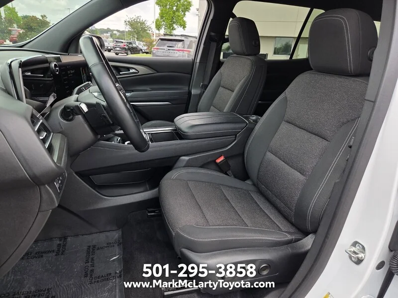 Used 2025 Summit White CHEVROLET FWD 4DR LT W/1LT image 9