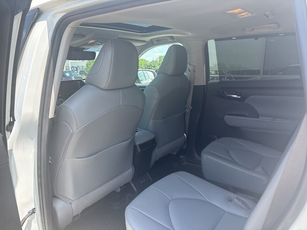 Used 2021 Blizzard Pearl Toyota XLE image 36
