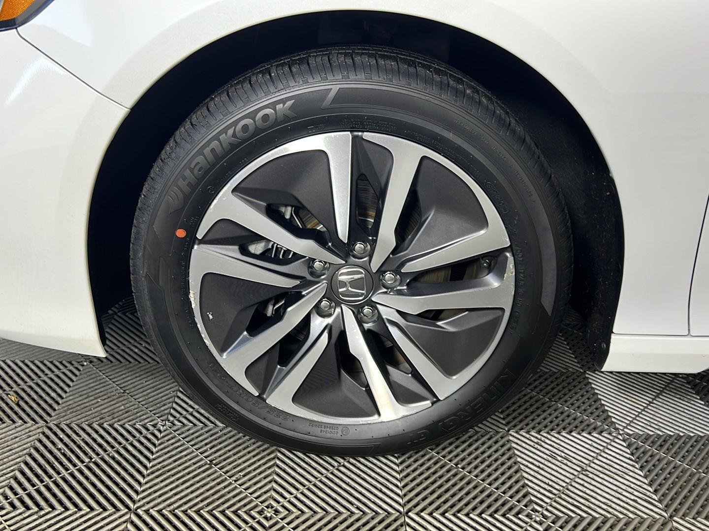 Used 2021 Platinum White Pearl Honda EX-L image 15