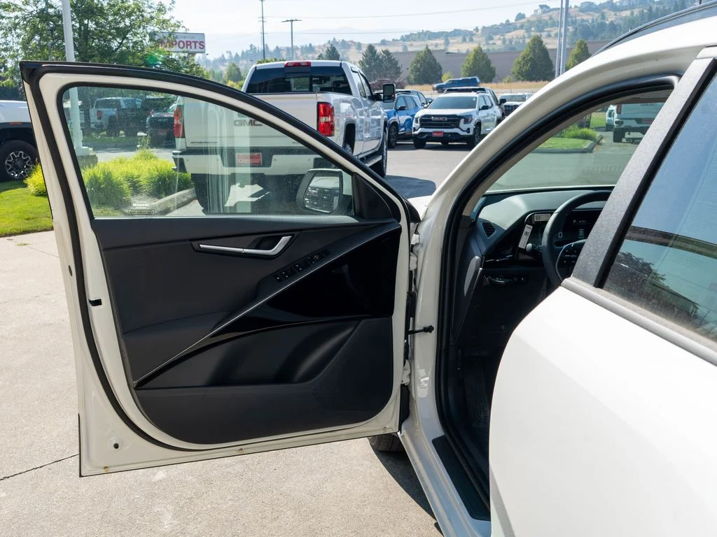 New 2026 Snow White Pearl Kia EX image 15