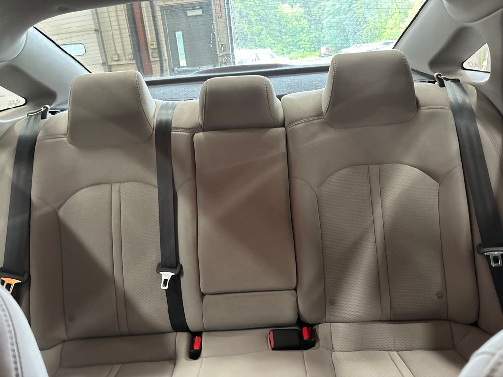 Used 2018 Gray Hyundai SE image 16