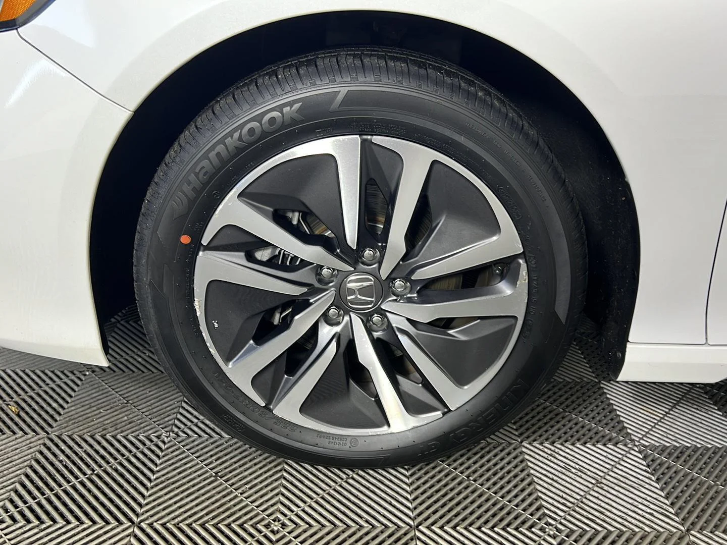Used 2021 Platinum White Pearl Honda EX-L image 15