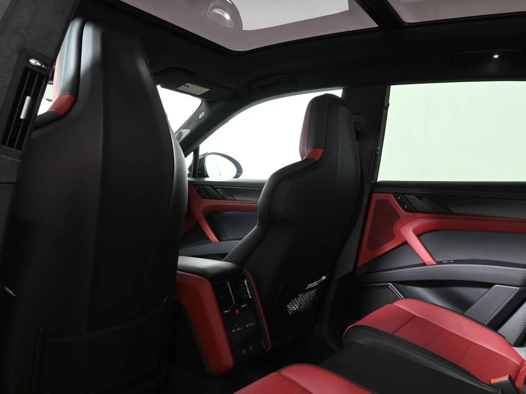 2026 Porsche Cayenne Turbo Electric - Photo 38