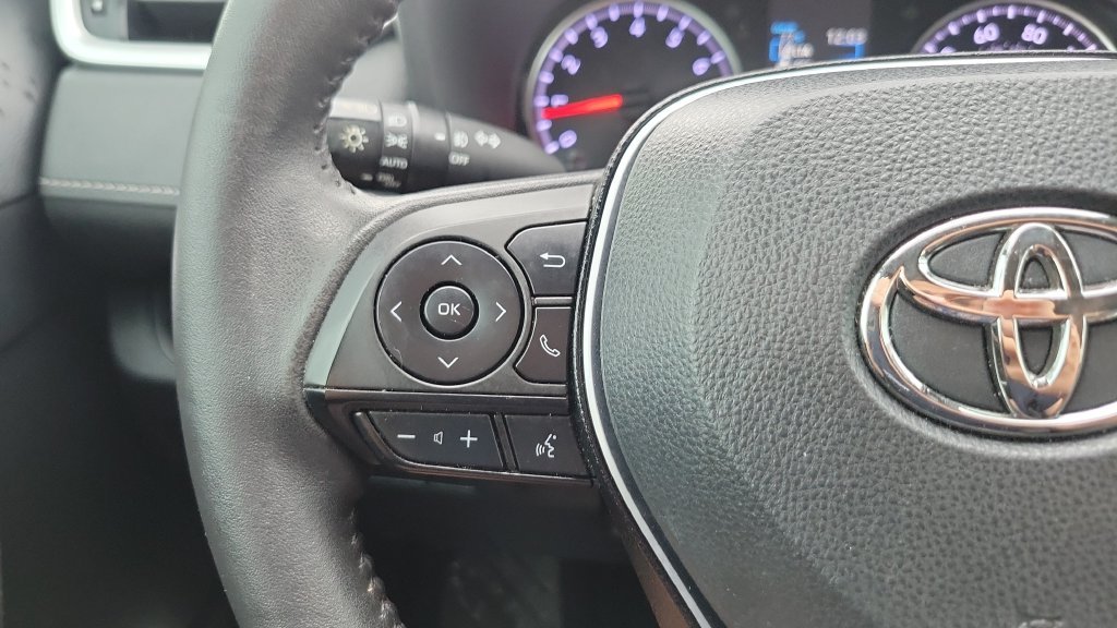 Certified Used 2022  Toyota XLE Premium image 21