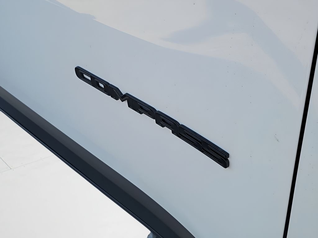 New 2026 Bright White Clear-Coat Exterior Paint Jeep Latitude image 39