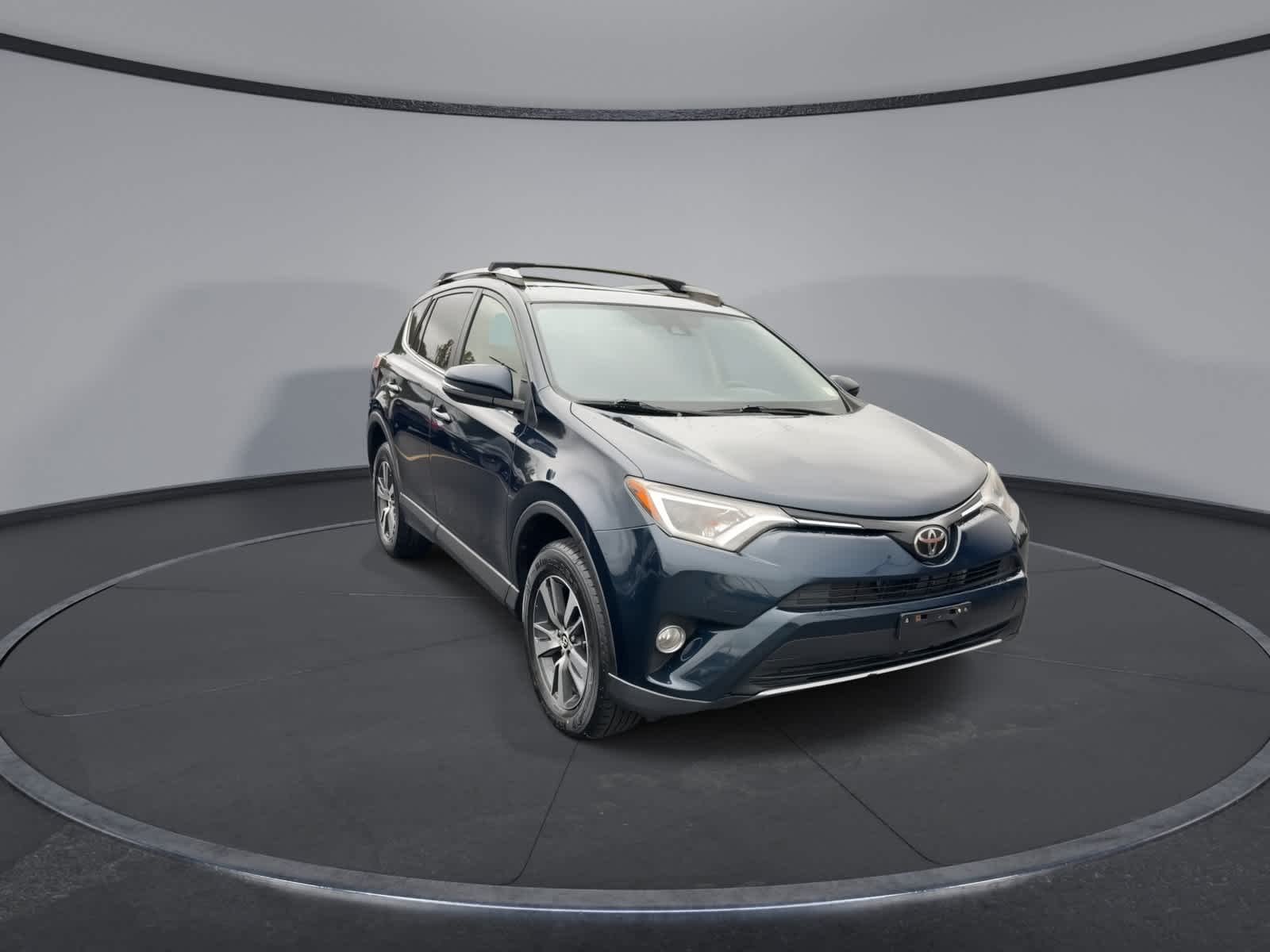 Used 2018 Toyota RAV4 XLE with VIN JTMRFREV0JJ184530 for sale in Troy, NY