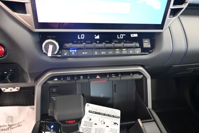 New 2026 Wind Chill Pearl <sup>1</sup> Toyota  Platinum image 18