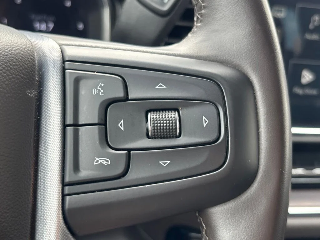 Used 2025 Black GMC SLT image 23