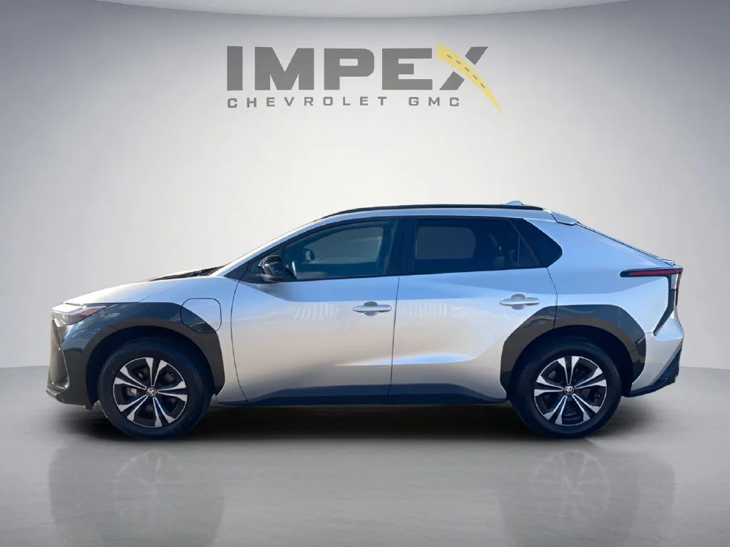 Used 2025 Silver Toyota XLE image 2