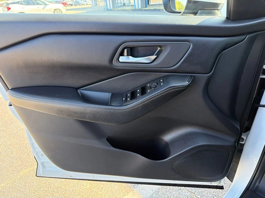 Used 2025 White Pearl Nissan SV image 24