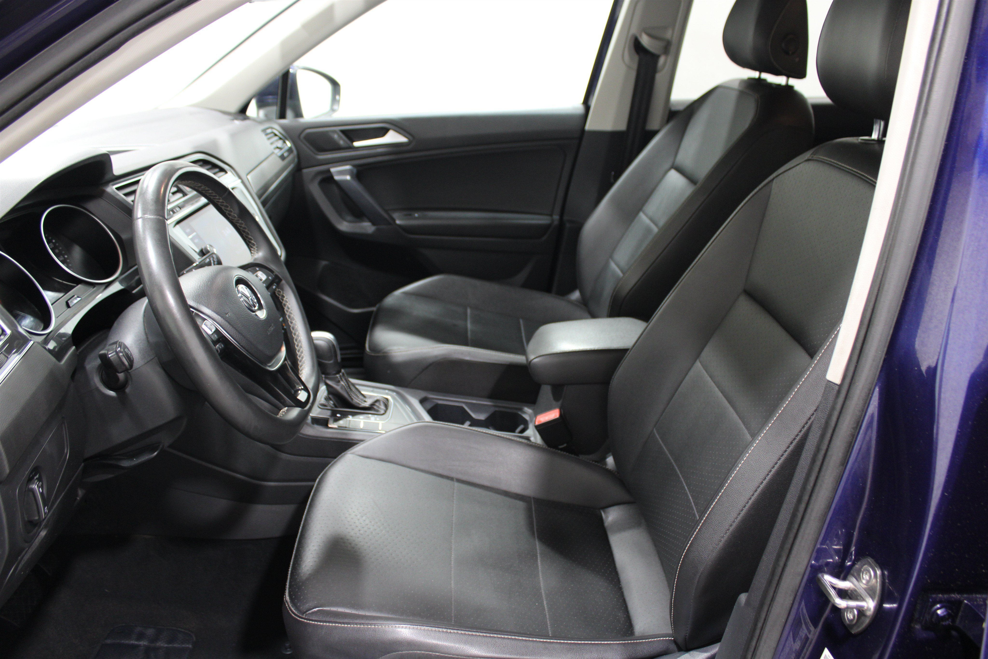 Used 2021 Atlantic Blue Metallic Volkswagen SE image 3
