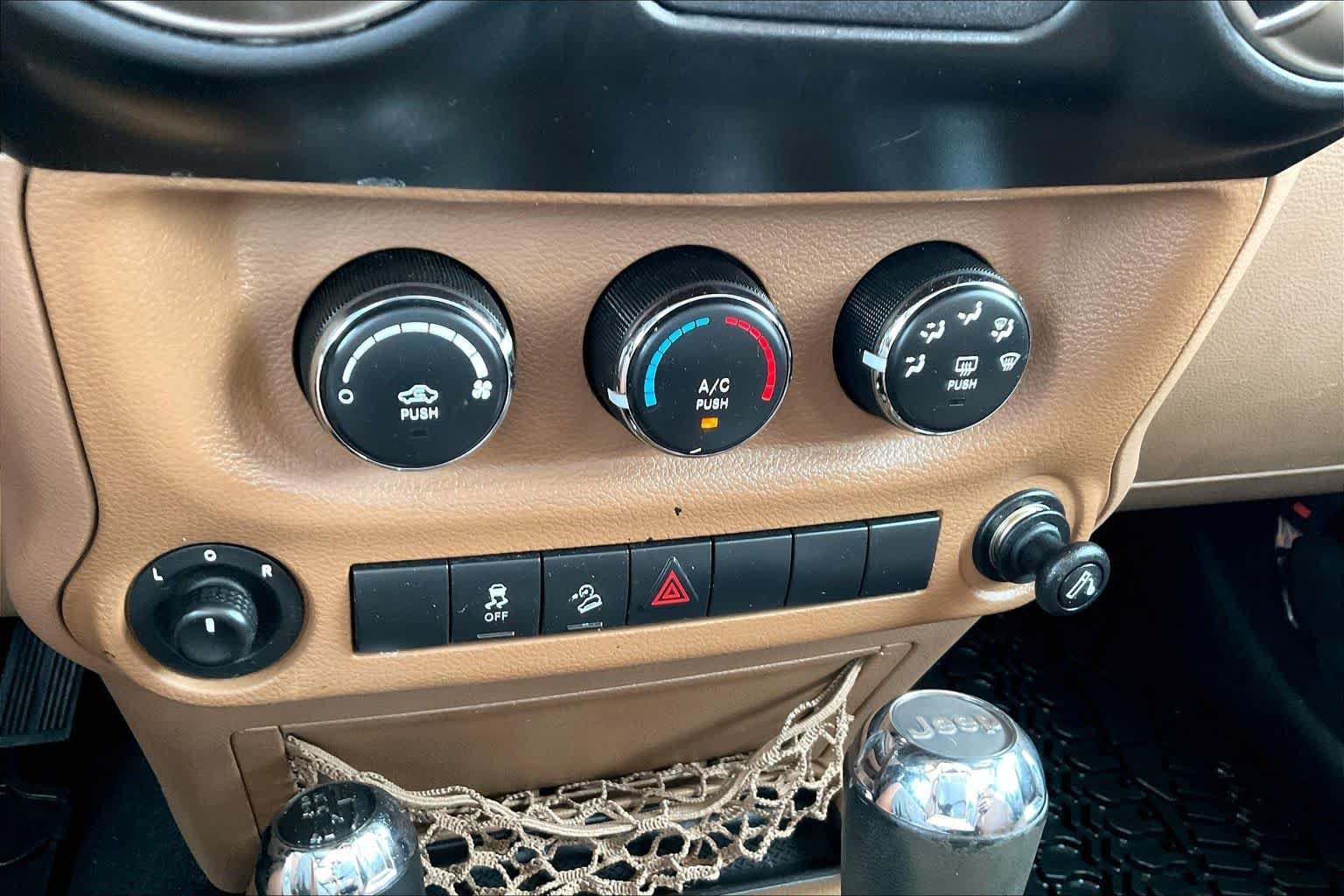 Used 2011 Black Clearcoat Jeep Mojave image 26