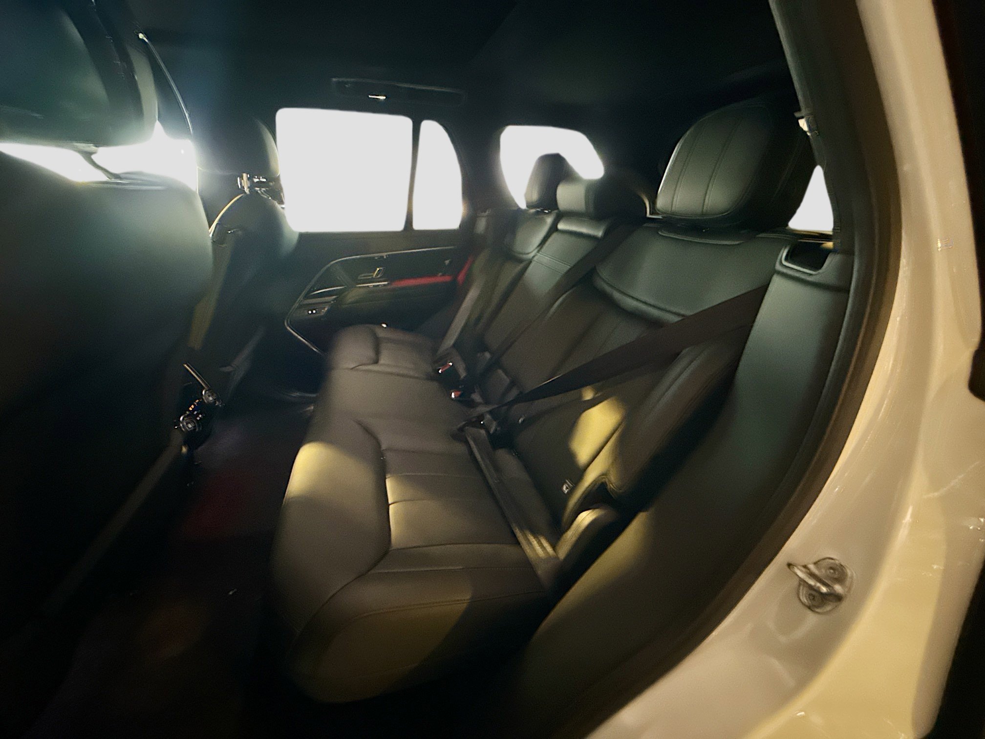 New 2026 Fuji White Land Rover SE image 20