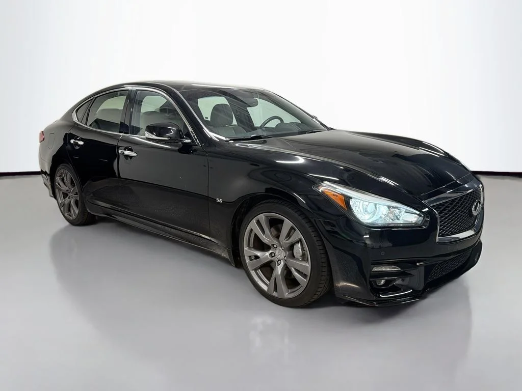 Used 2017 Black Obsidian INFINITI 5.6 image 7
