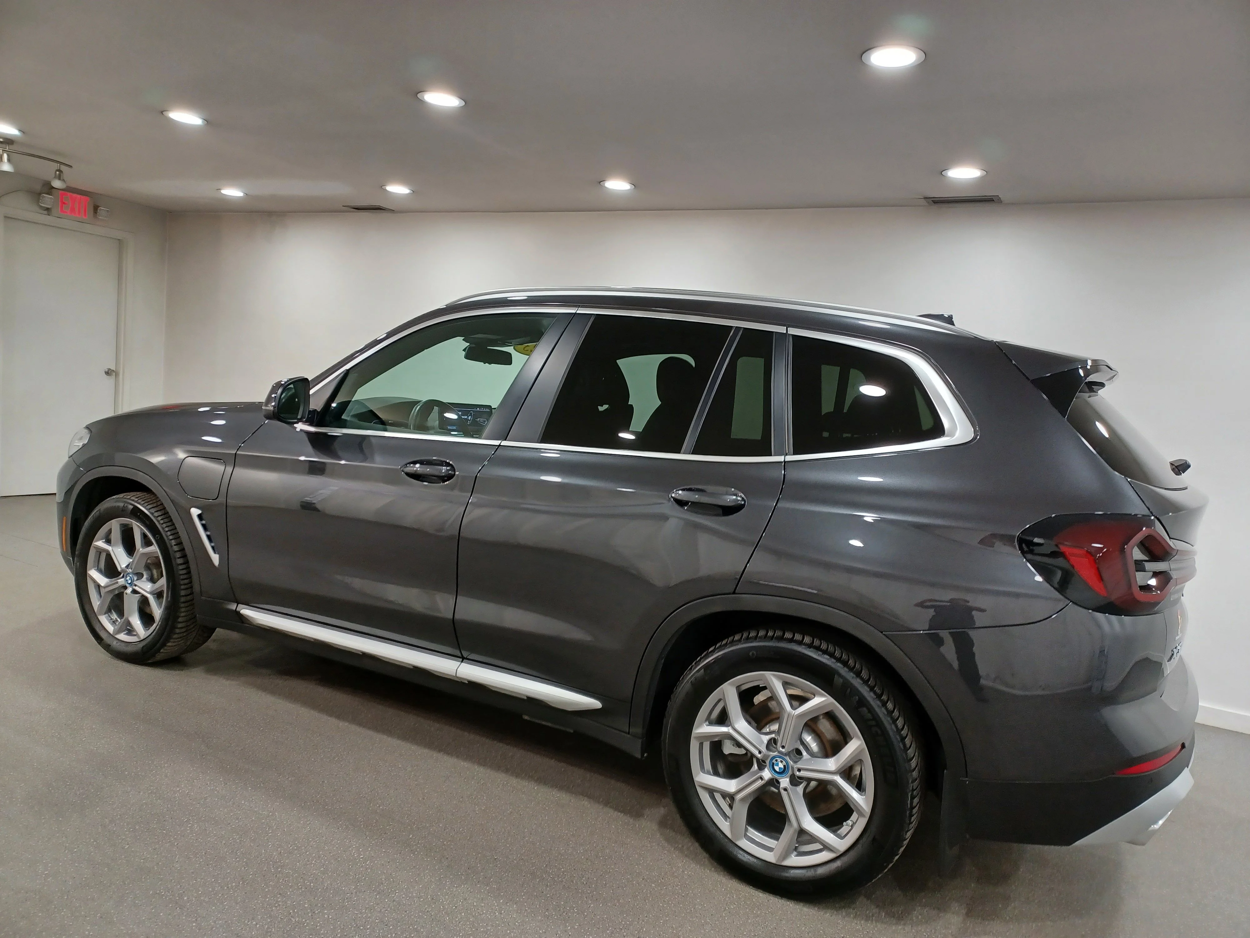 Certified Used 2023 Black Sapphire Metallic BMW xDrive30e Plug-In Hybrid*Nav | Htd Leather | Htd Steering Wheel | Rain Sense Wipers image 7