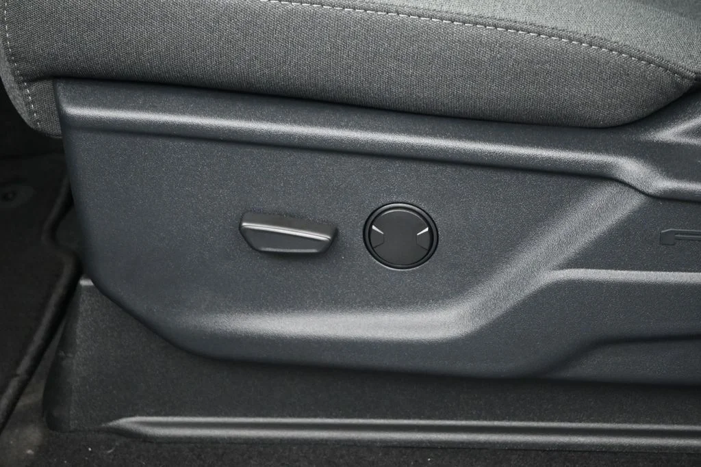 New 2026 Carbonized Gray Metallic Ford XLT image 9