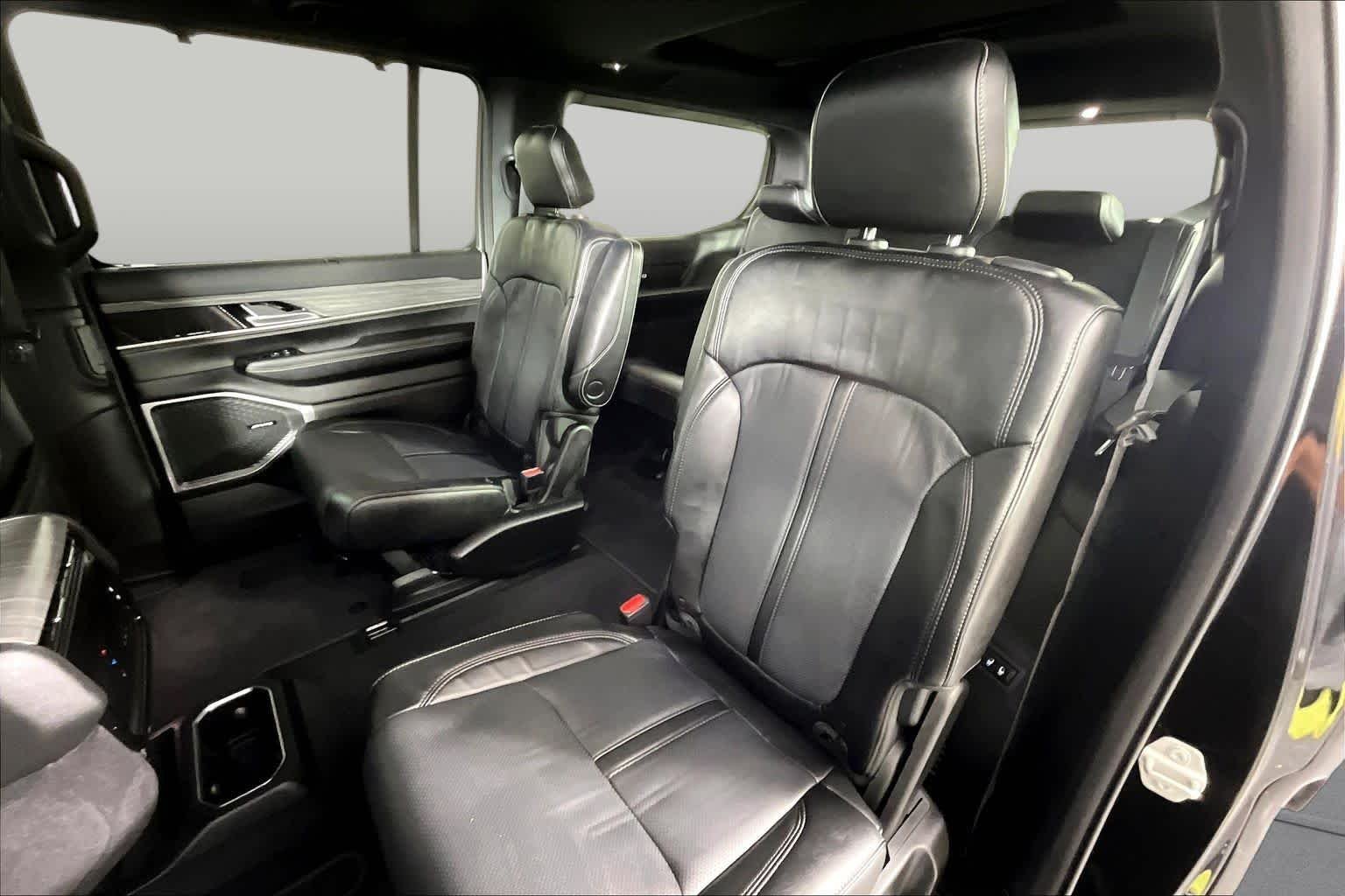 Certified Used 2024 Diamond Black Crystal Pearlcoat Jeep Series II image 18