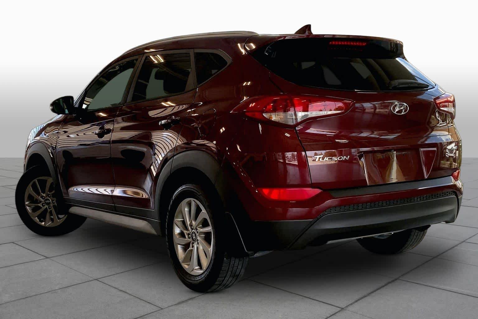 Used 2017 Ruby Wine Hyundai SE Plus image 12