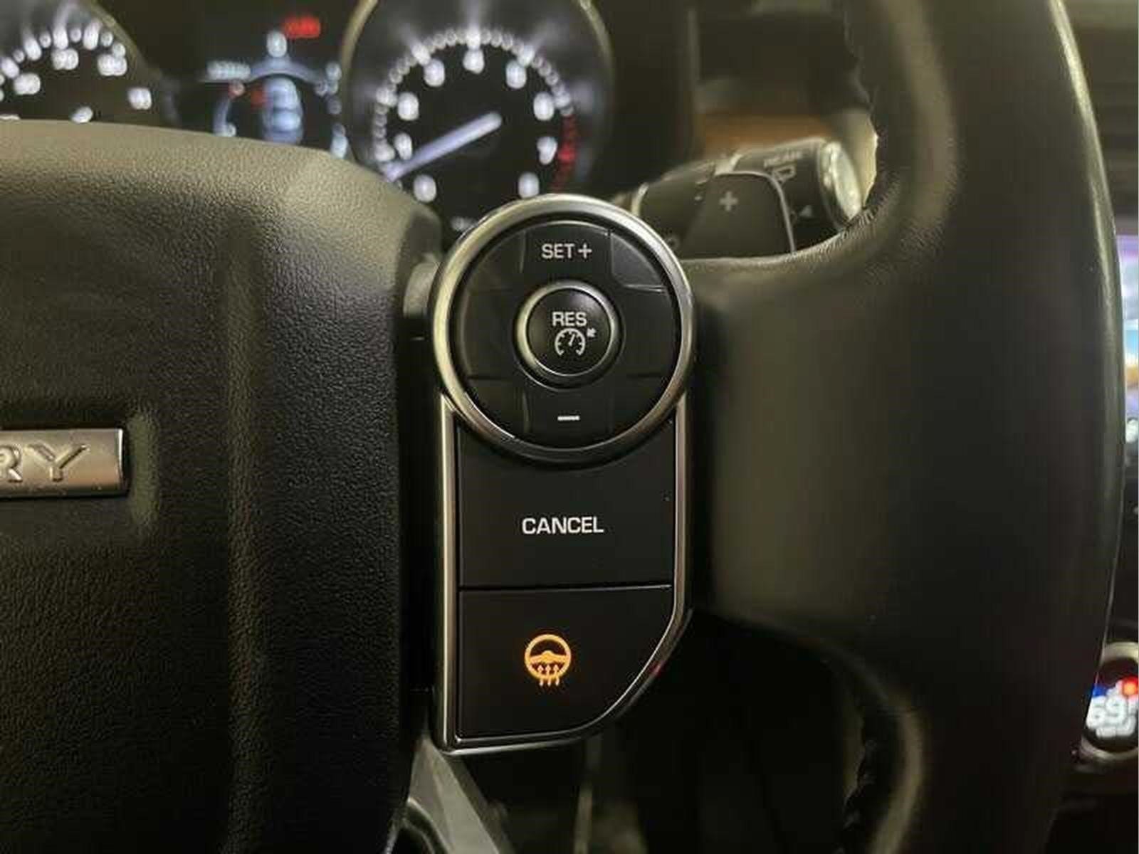 Used 2017  Land Rover HSE Luxury image 17