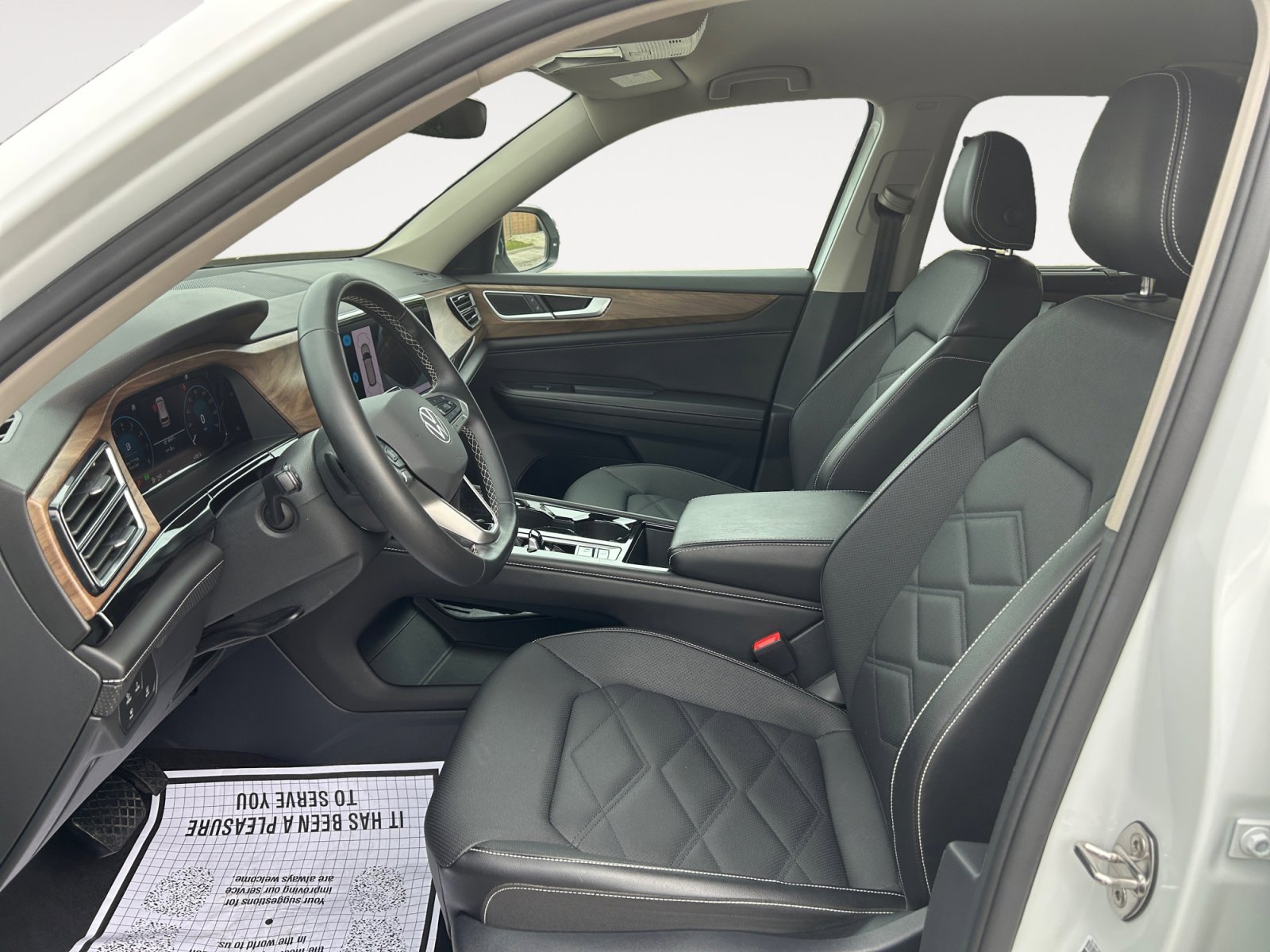 Used 2025 Pure White Volkswagen 2.0T SE w/Technology image 19