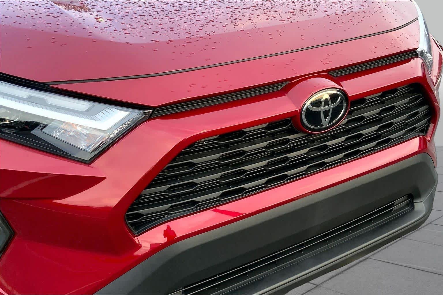Used 2024 Ruby Flare Pearl Toyota XLE Premium image 29