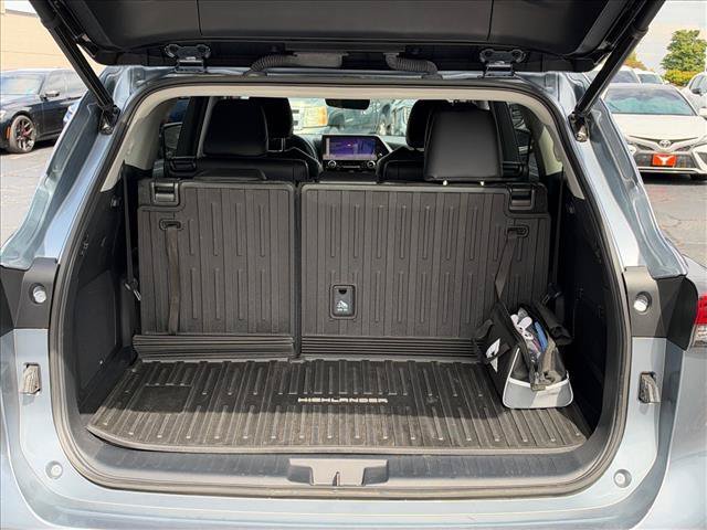 Used 2023  Toyota Limited image 11