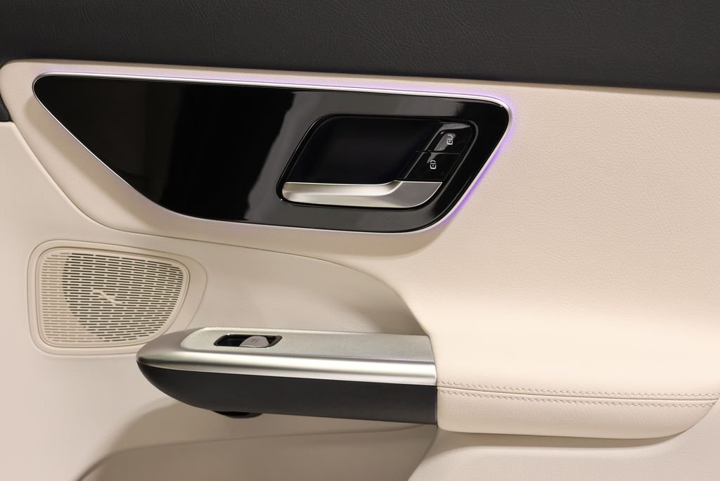 Certified Used 2026 Polar White Mercedes-Benz GLC 300 image 50
