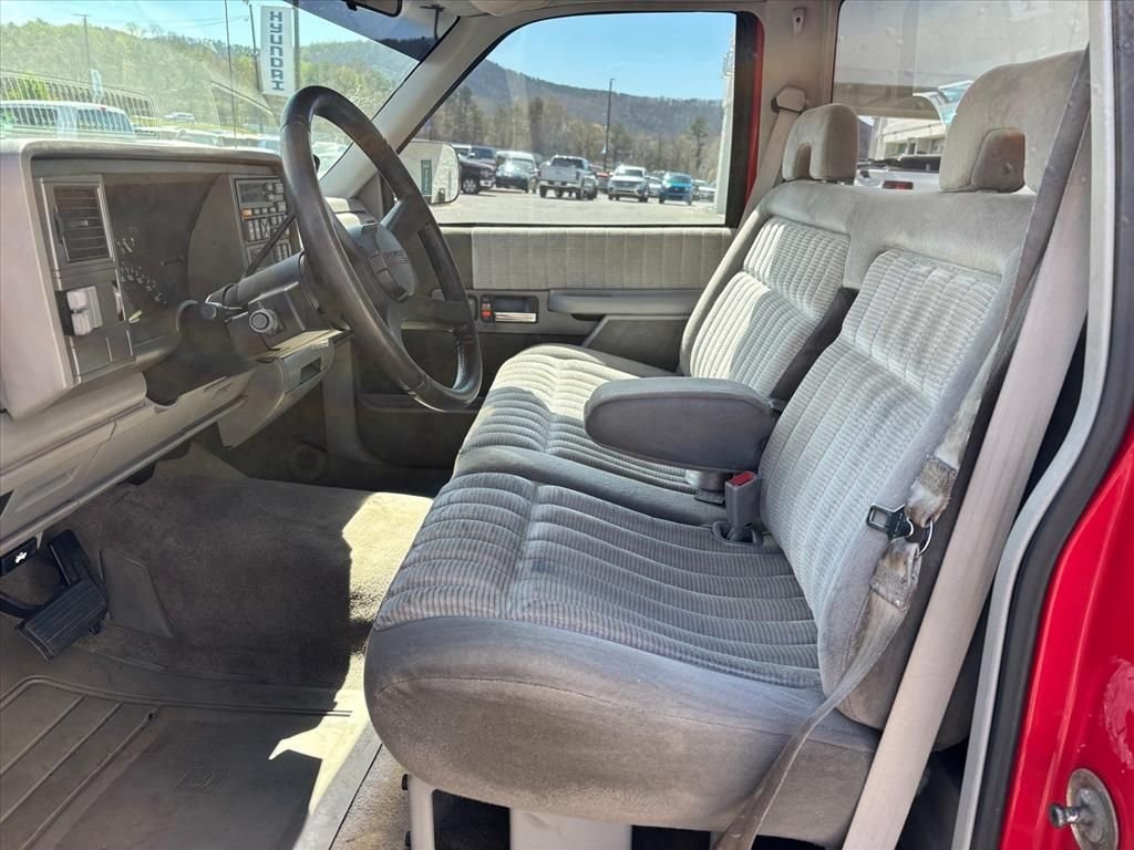 Used 1993 Red Chevrolet Base image 9