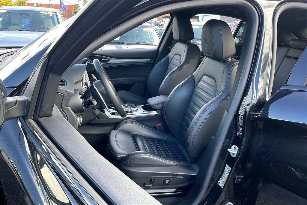 Used 2023 Black Alfa Romeo Veloce image 24