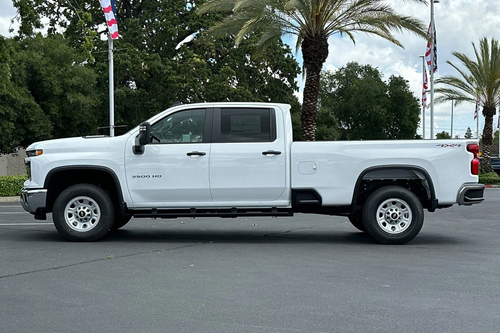 New 2026 Summit White Chevrolet WT image 6