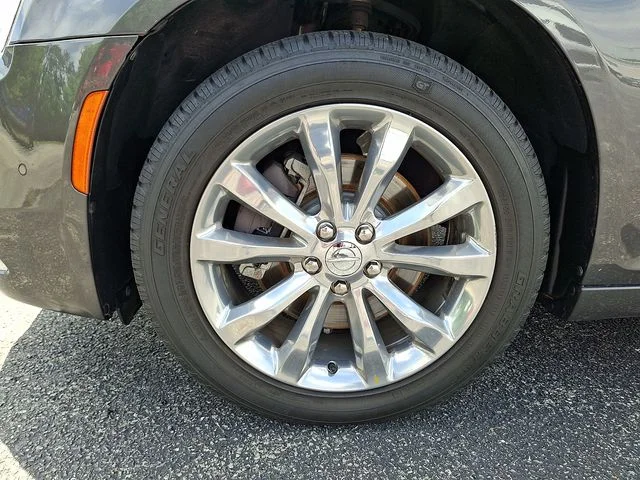 Used 2018 Gray Chrysler Limited image 28