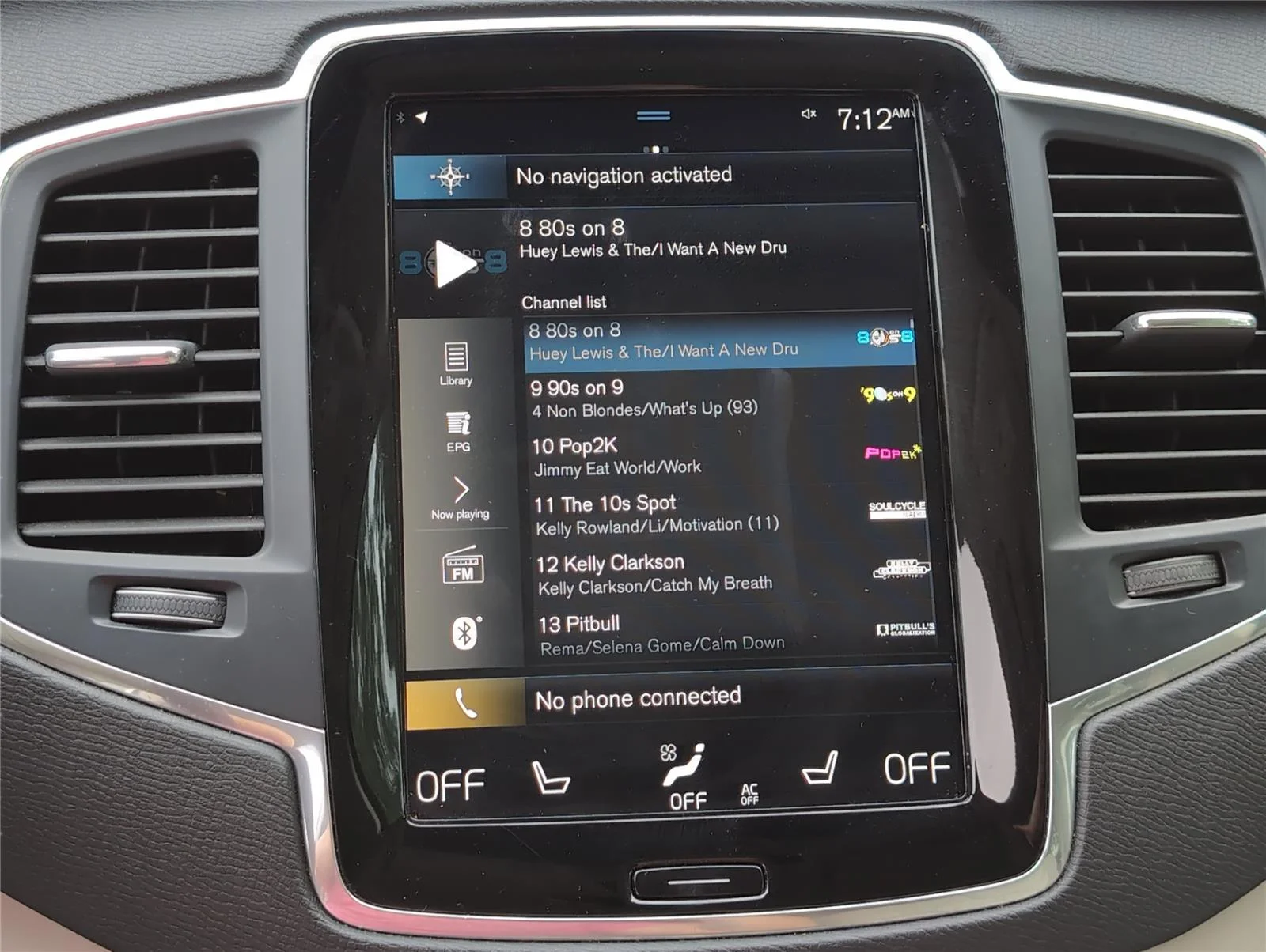 Used 2020 Crystal White Metallic Volvo Momentum image 18