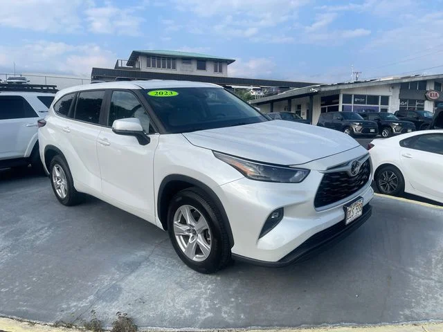 Used 2023 White Toyota LE image 8