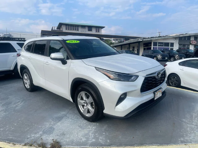 Used 2023 White Toyota LE image 8