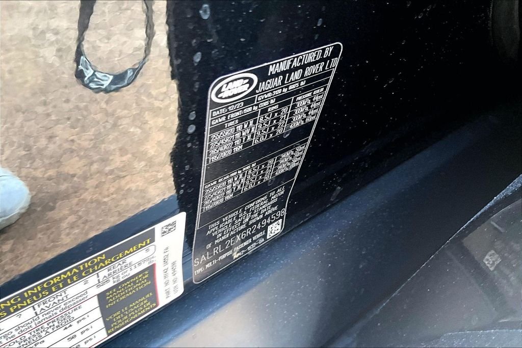 Used 2024 Black Land Rover Dynamic SE image 31