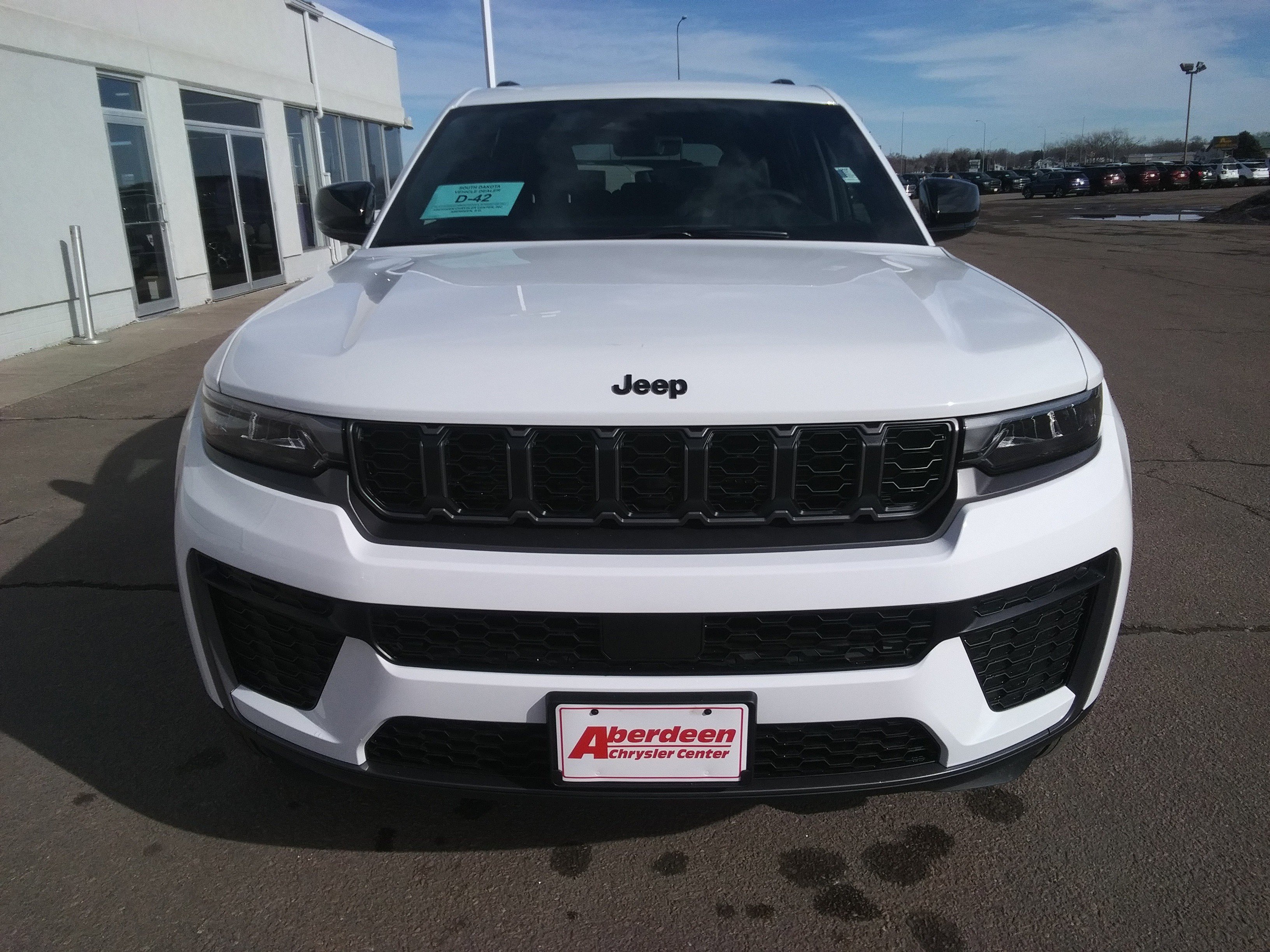 New 2026 Bright White Clear-Coat Exterior Paint Jeep Altitude image 3