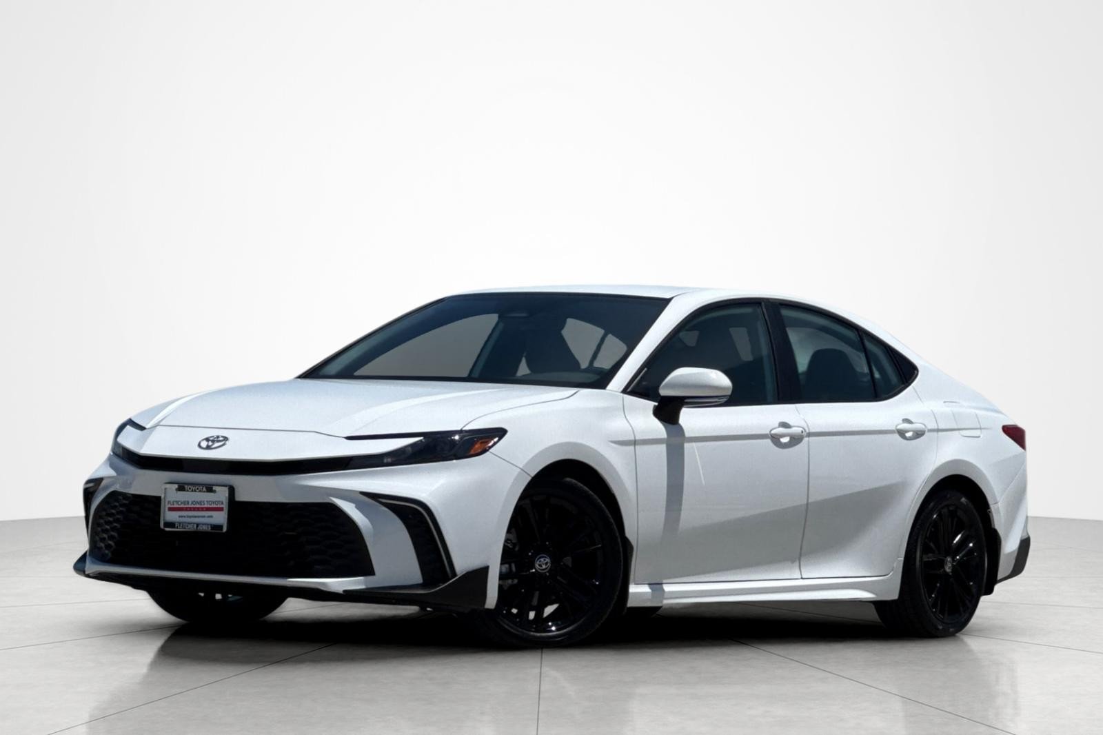 2025 Toyota Camry SE Hybrid's photo