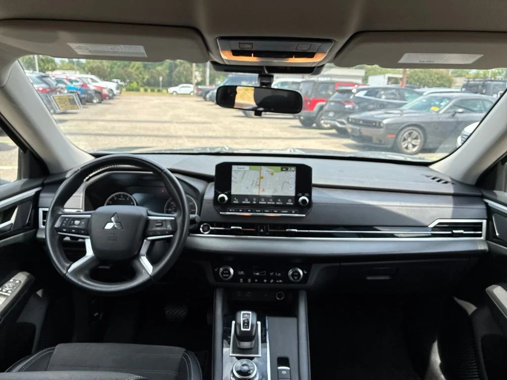 Used 2024 Silver Mitsubishi SE image 20