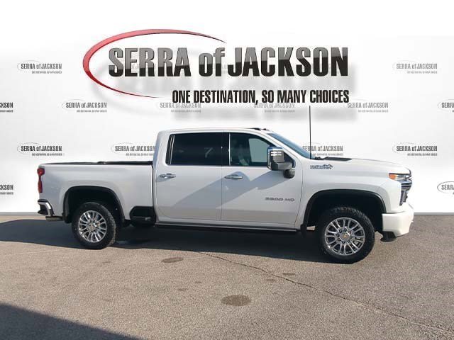 Used 2022 Iridescent Pearl Tricoat Chevrolet High Country image 9