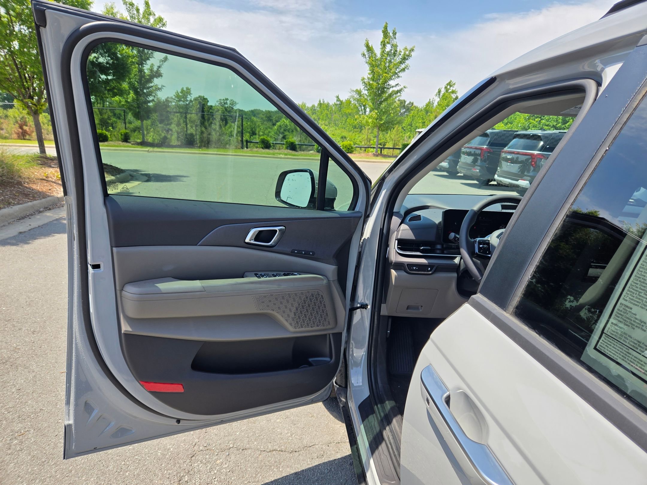 New 2026 Ceramic Silver Kia EX image 21