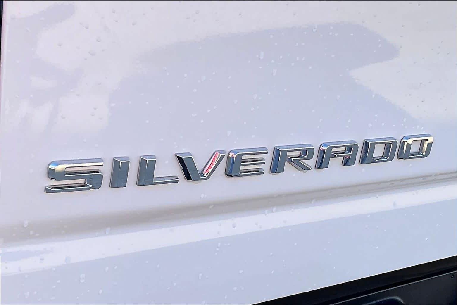Used 2025 Summit White Chevrolet Custom image 27
