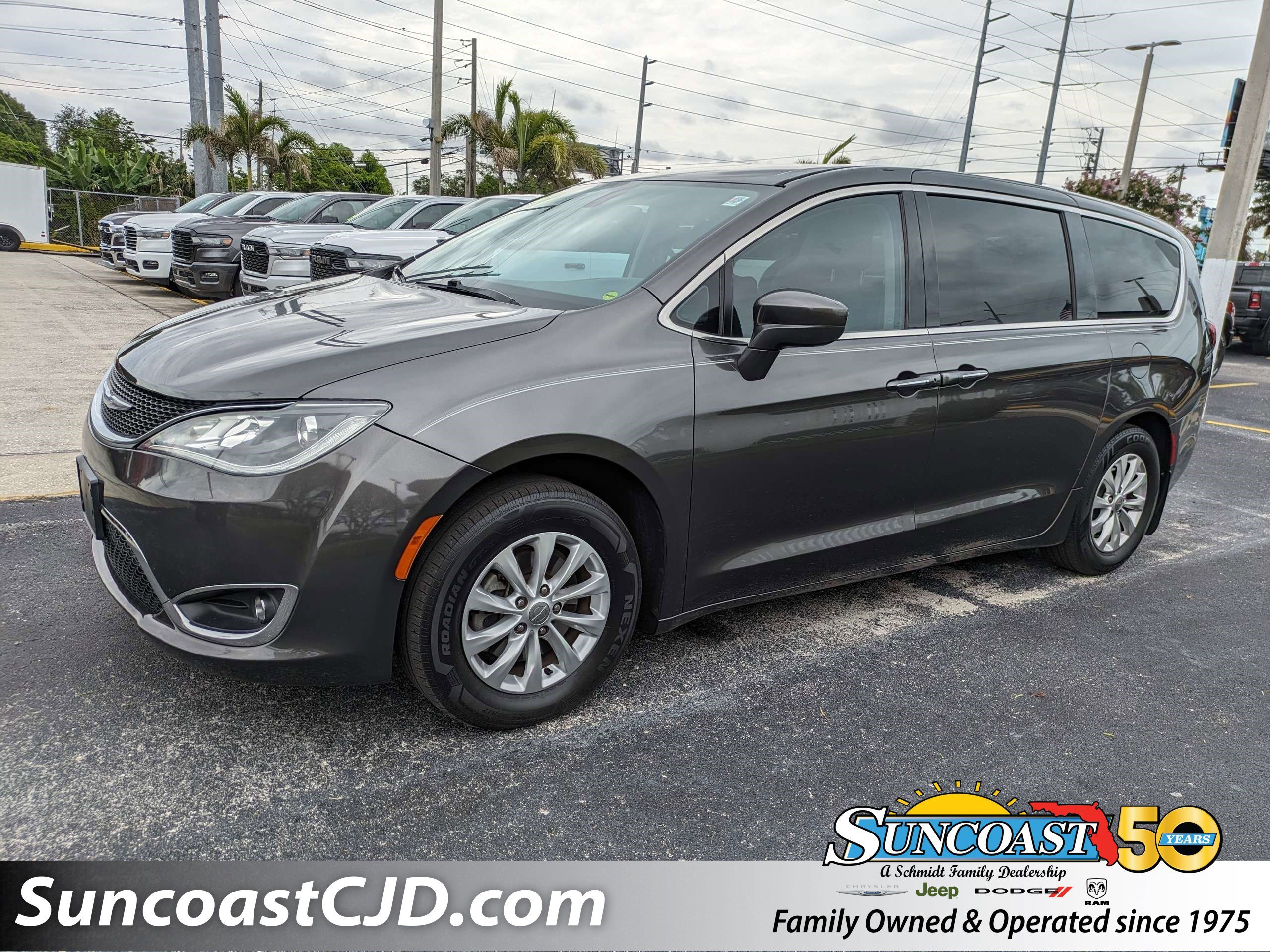 2018 Chrysler Pacifica Touring Plus's photo