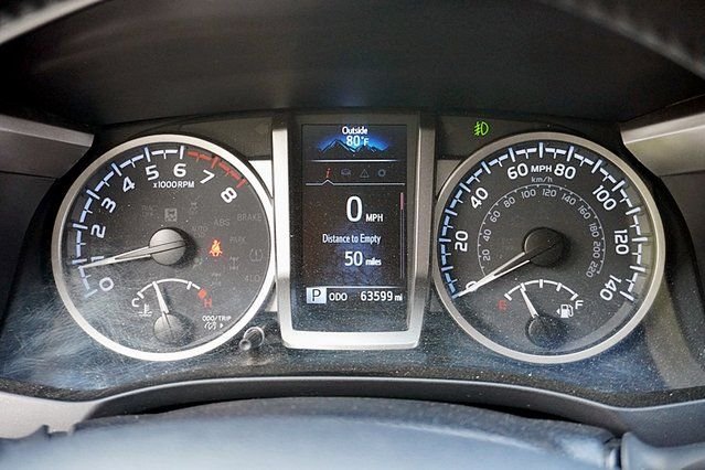 Used 2022 White Toyota SR5 image 28