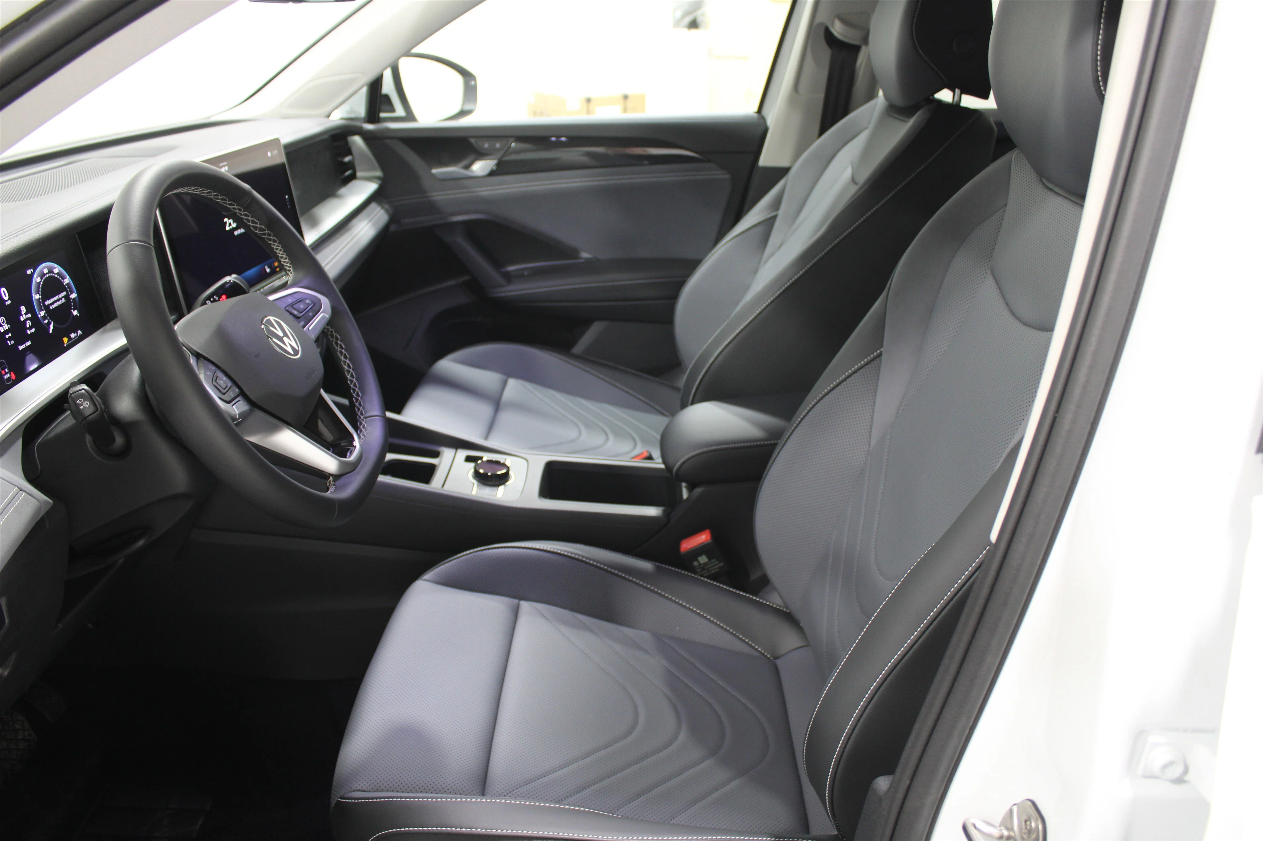 New 2026 Pure White Volkswagen SE image 3