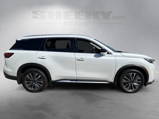 Used 2026 White INFINITI LUXE image 10