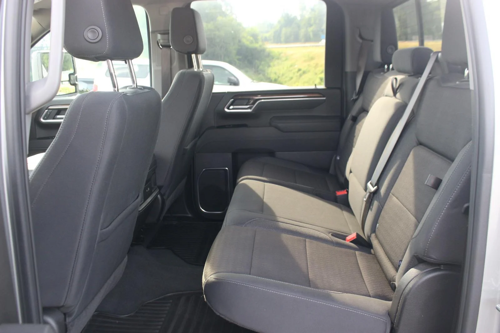 Used 2025 Sterling Gray Metallic Chevrolet LT image 33