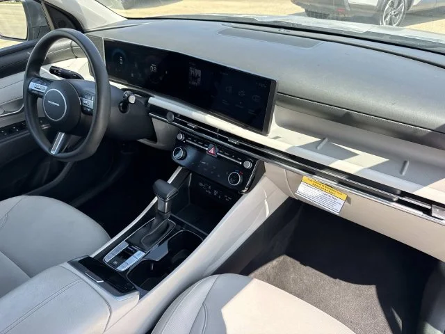 Used 2025 Silver Hyundai SEL image 35